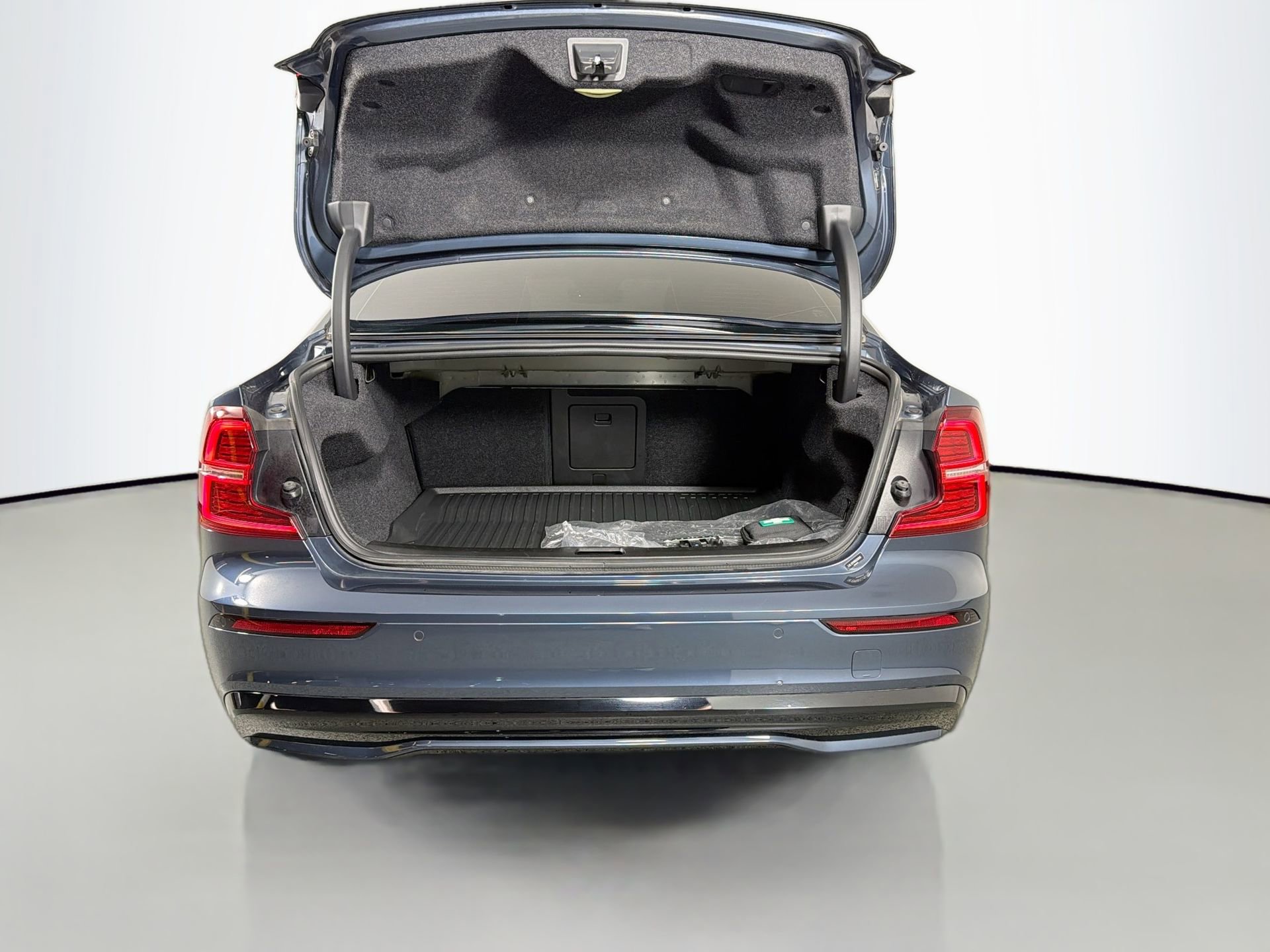 Certified 2024 Volvo S60 B5 Ultimate w/ Climate Package image 28