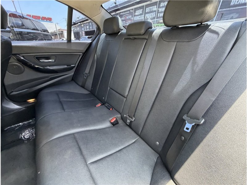 Used 2018 BMW 320i Sedan RWD image 23
