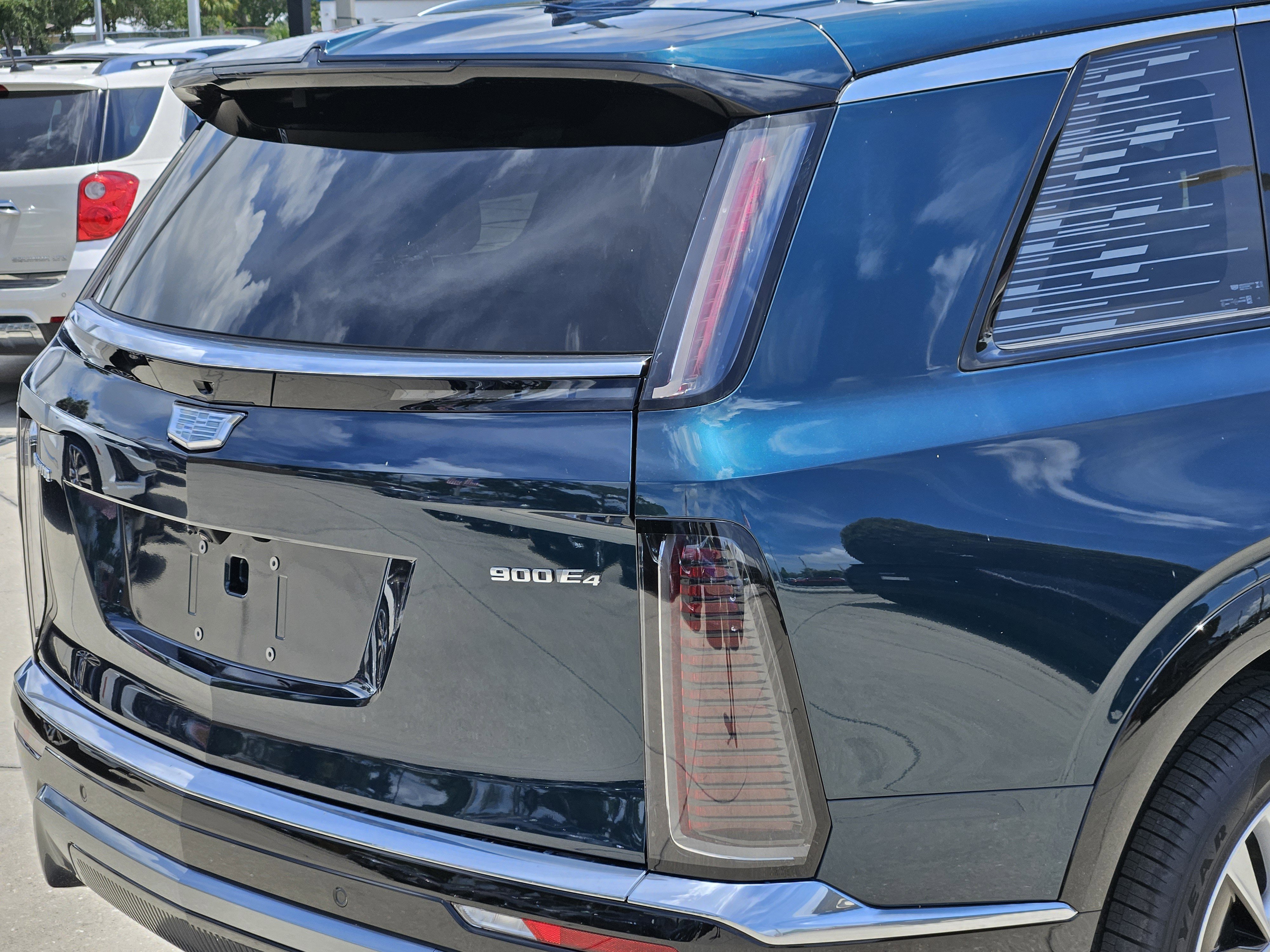New 2026 Cadillac Vistiq Luxury w/ LPO, Floor Liner Package AWD/4WD image 10