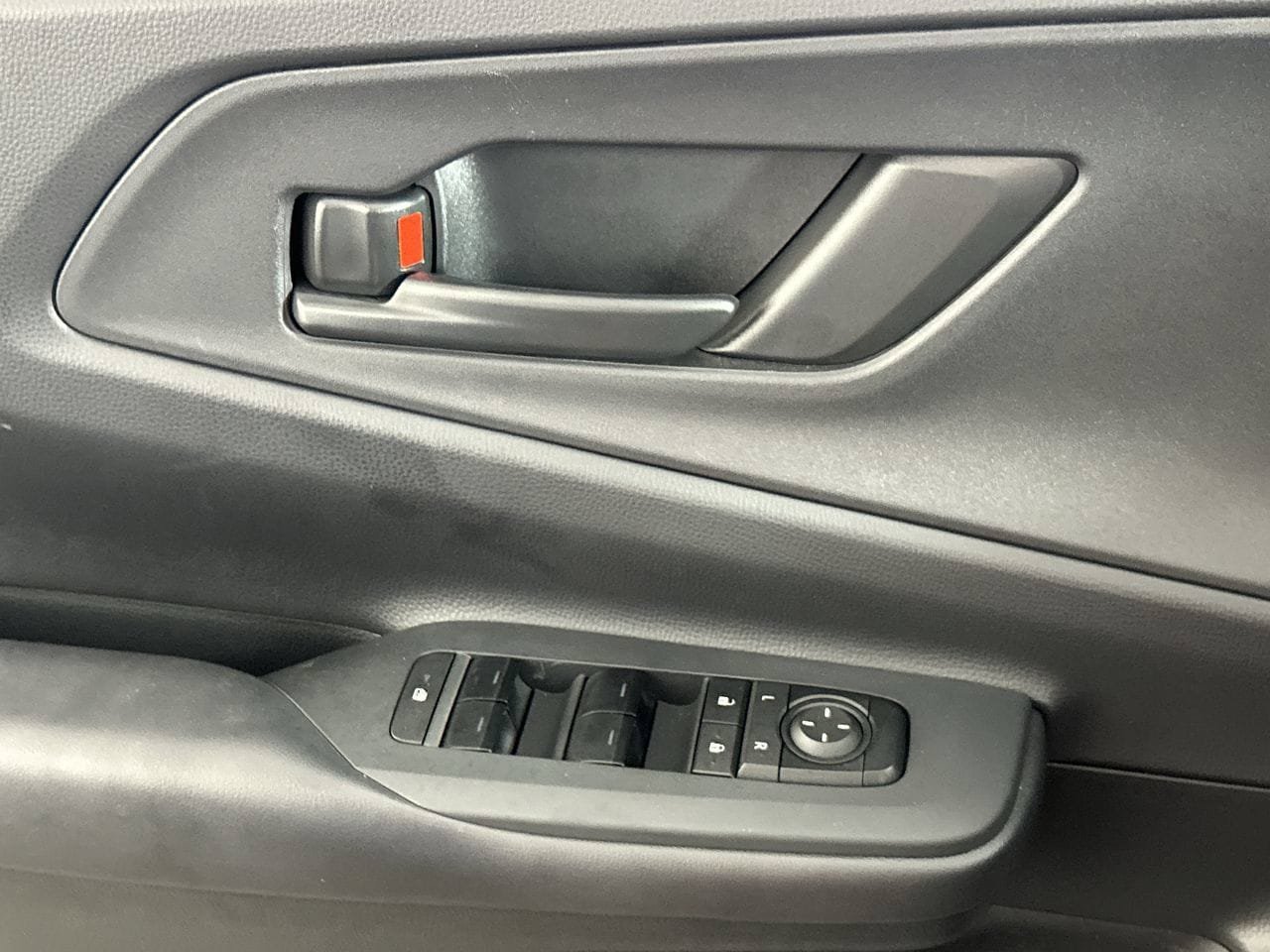 Used 2025 Toyota Prius Plug-In Hybrid FWD image 19