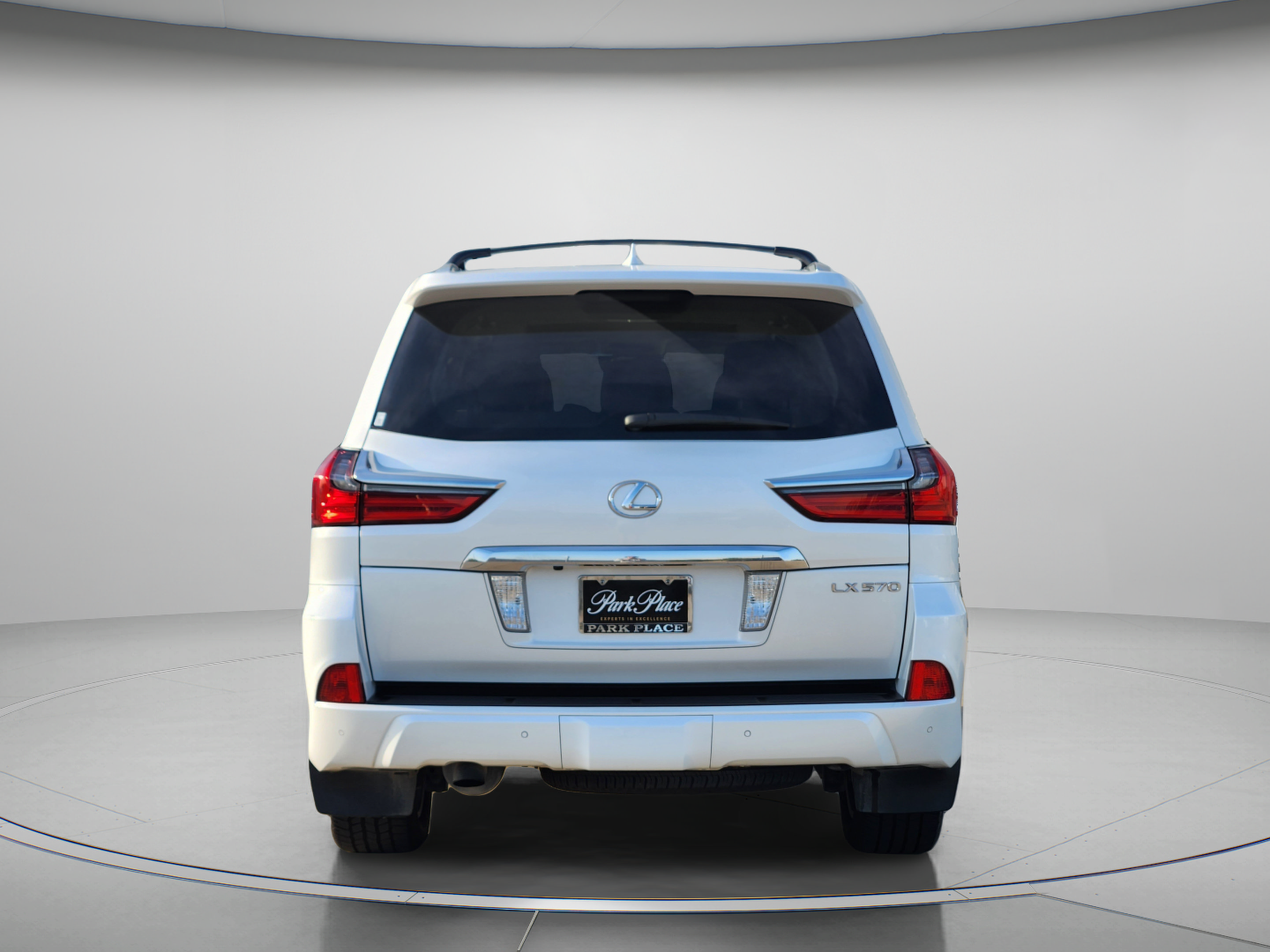 Used 2016 Lexus LX 570 4WD w/ Luxury Package image 4