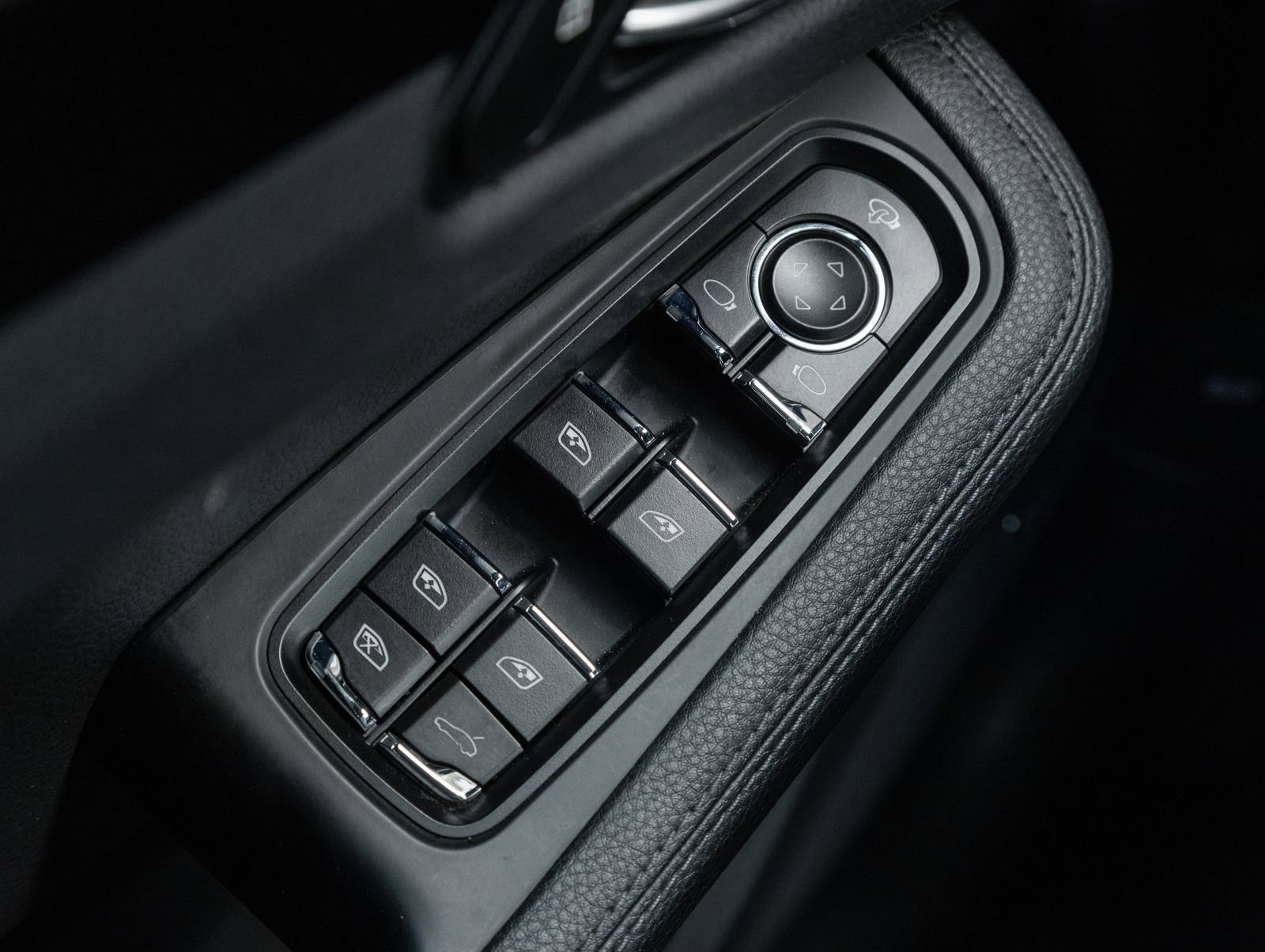 Certified 2023 Porsche Macan S AWD/4WD image 19