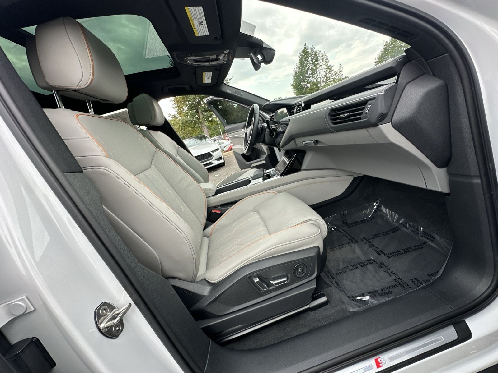 Used 2024 Audi Q8 e-tron Prestige w/ Prestige Package AWD/4WD image 35