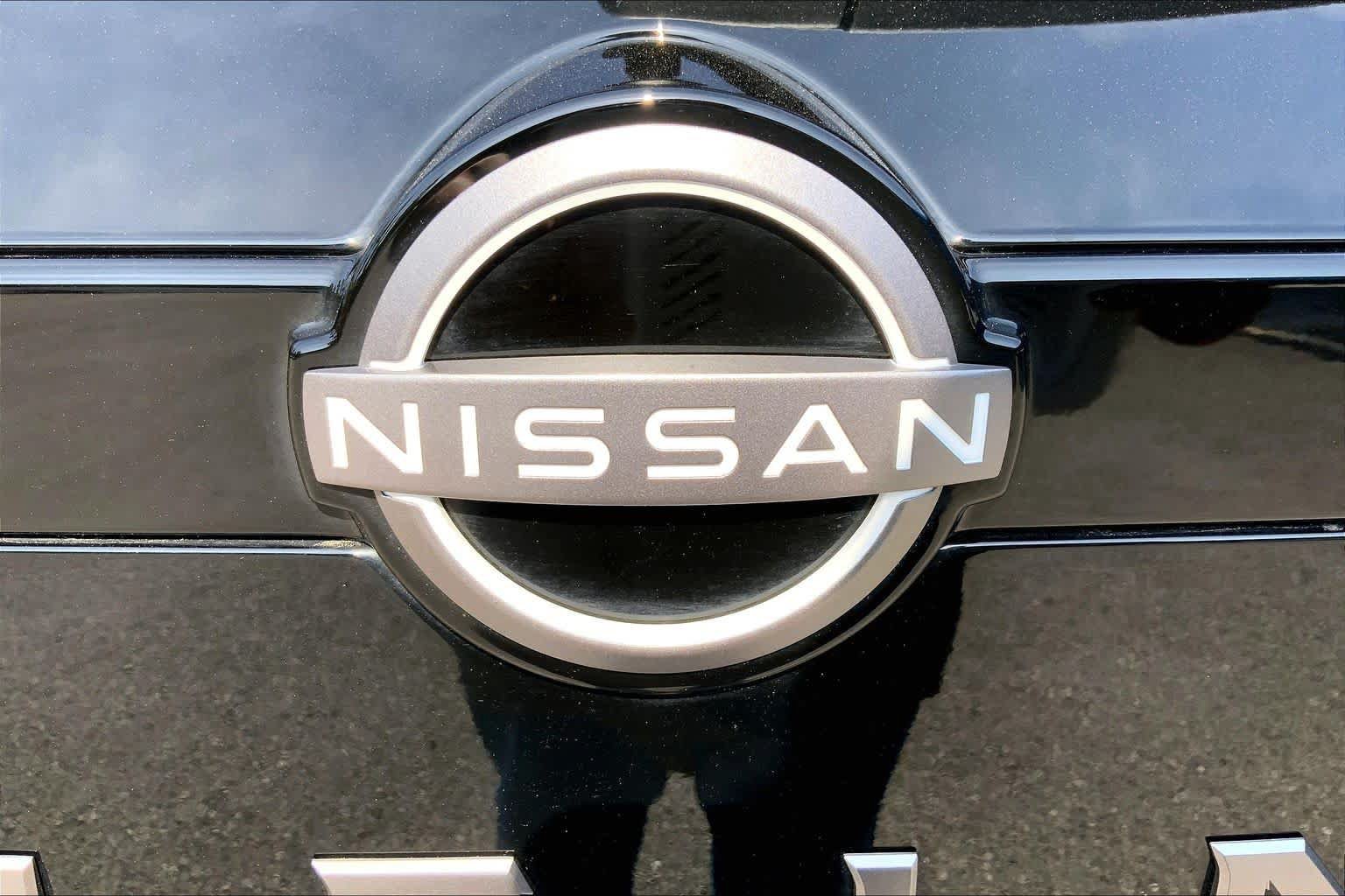 Used 2026 Nissan Pathfinder Platinum FWD image 30