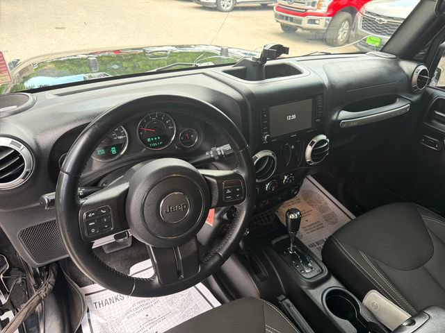 Used 2018 Jeep Wrangler Sahara w/ Connectivity Group AWD/4WD image 12