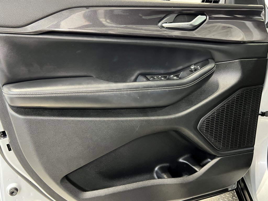 Certified 2023 Jeep Grand Cherokee Altitude image 31