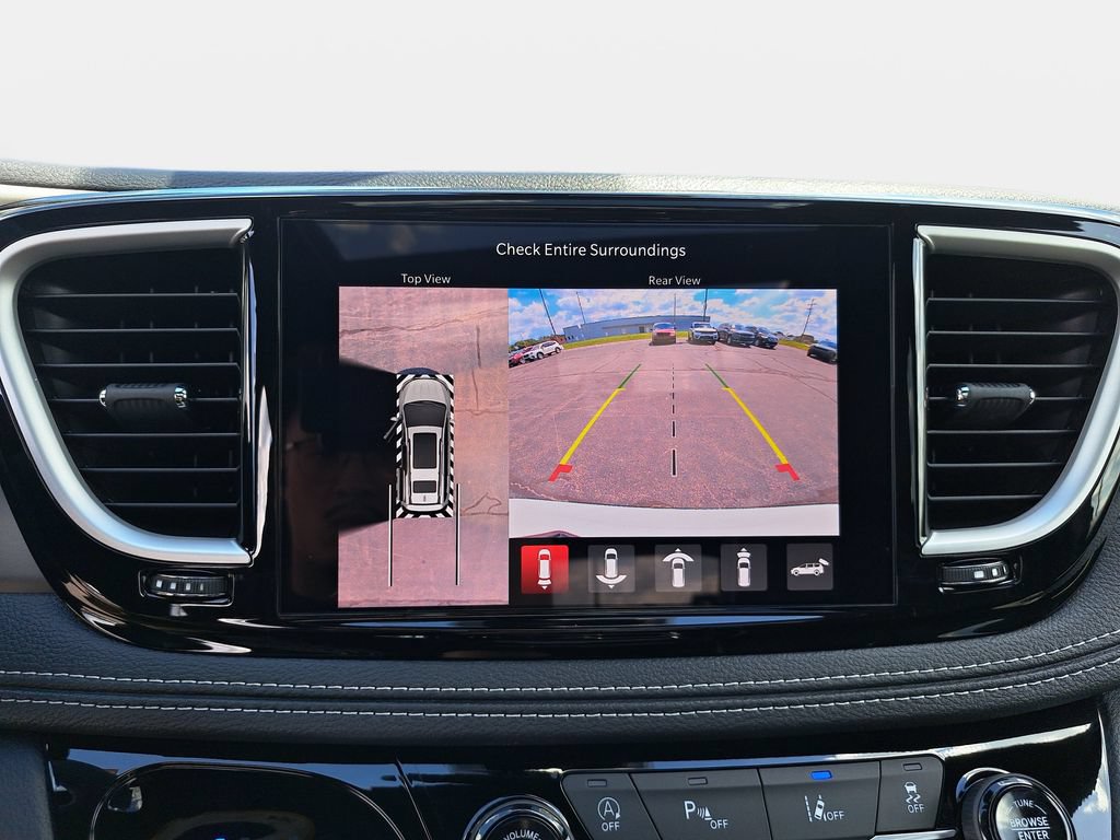 New 2027 Chrysler Pacifica Limited AWD/4WD image 25