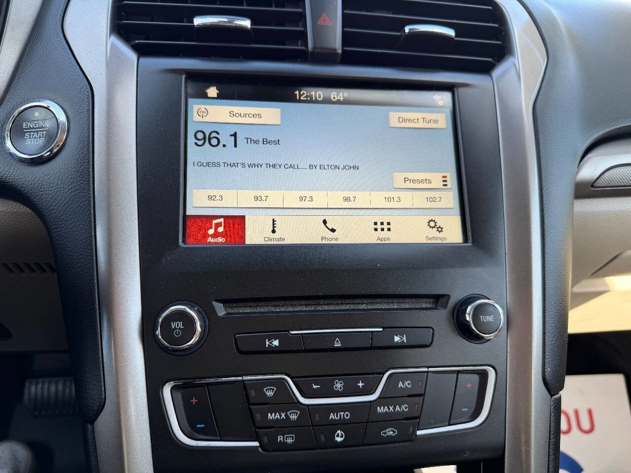 Used 2018 Ford Fusion SE FWD image 16