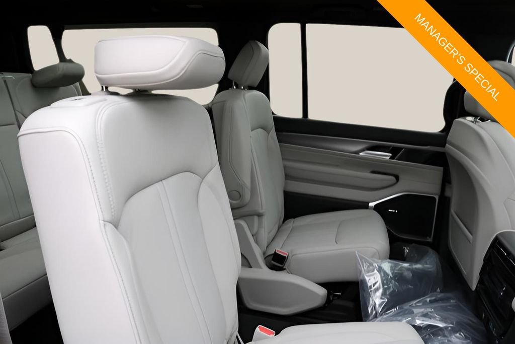New 2025 Jeep Wagoneer L Series II AWD/4WD image 19