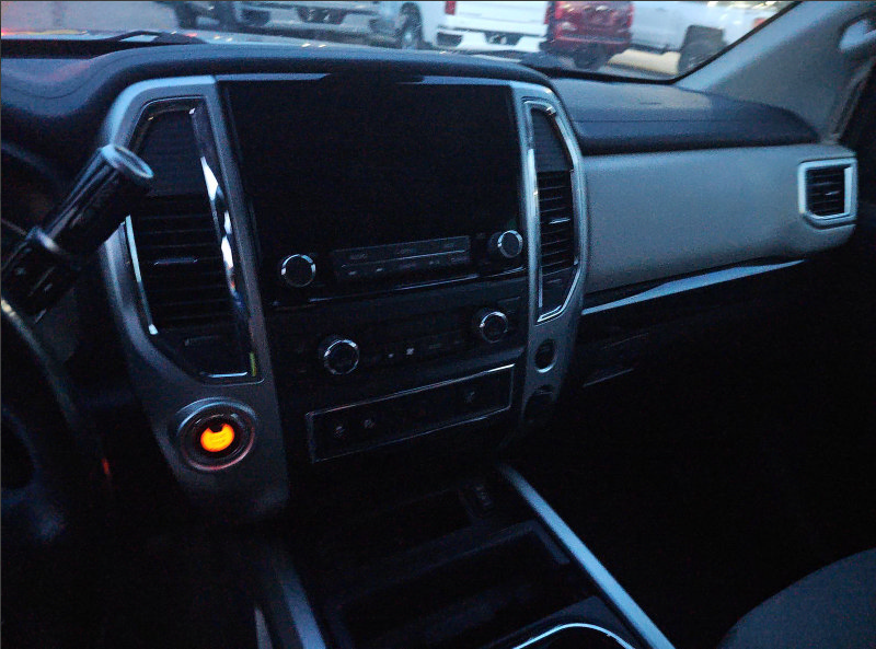 Used 2021 Nissan Titan SV w/ SV Convenience Package RWD image 5