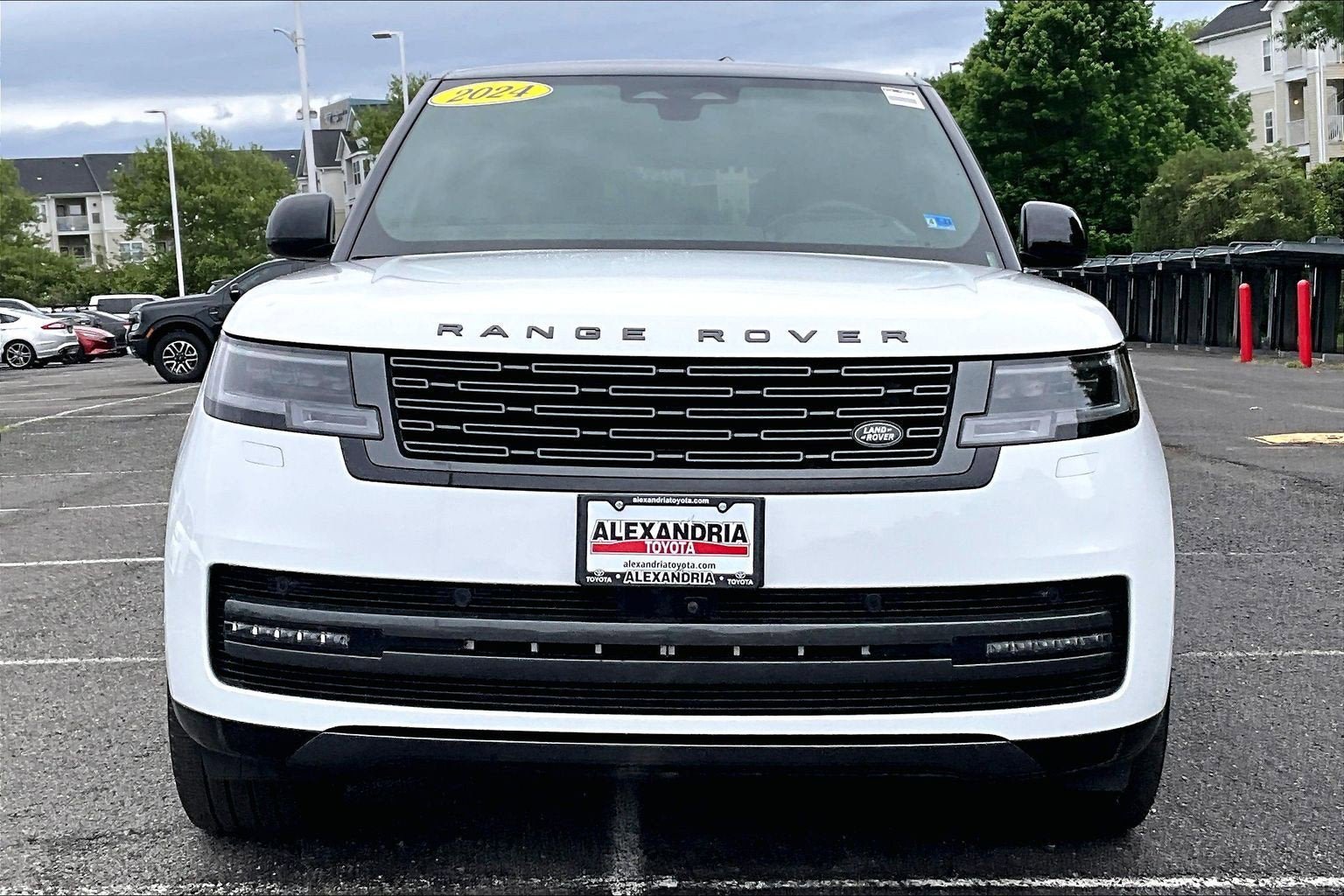 Used 2024 Land Rover Range Rover SE AWD/4WD image 3