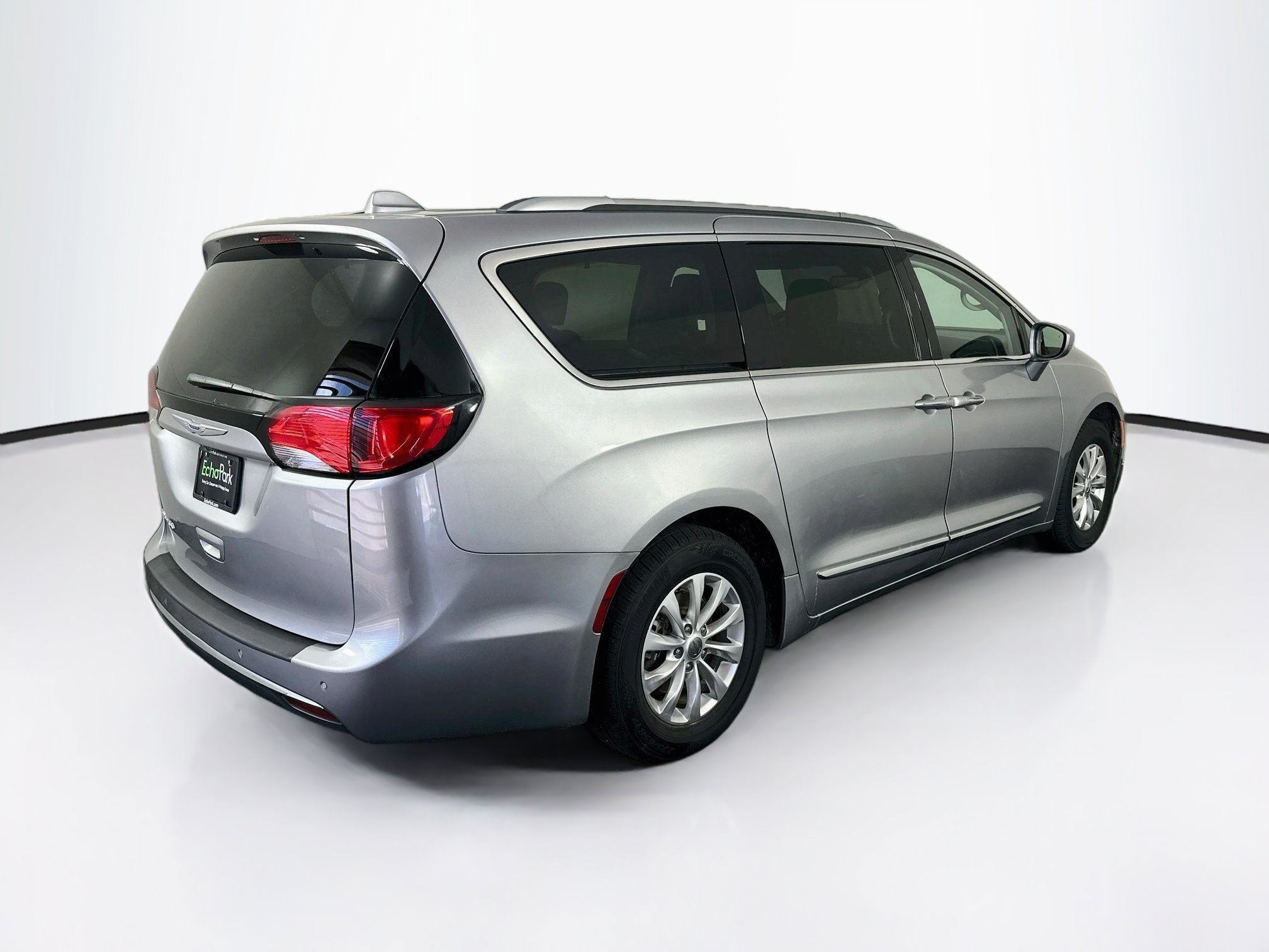 Used 2019 Chrysler Pacifica Touring-L FWD image 9
