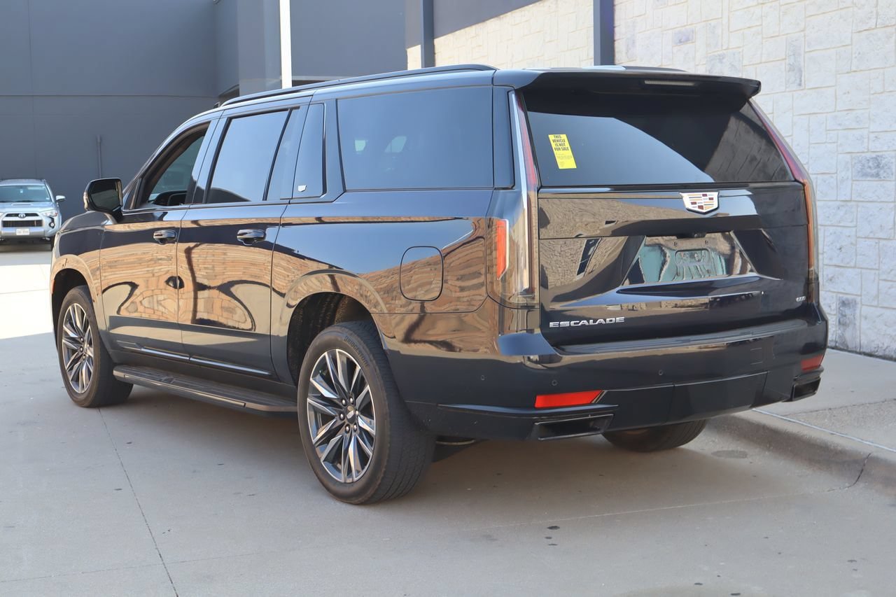 Used 2024 Cadillac Escalade ESV Sport AWD/4WD image 3