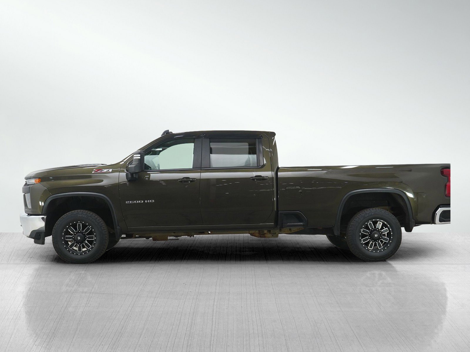 Used 2023 Chevrolet Silverado 2500 LT image 2