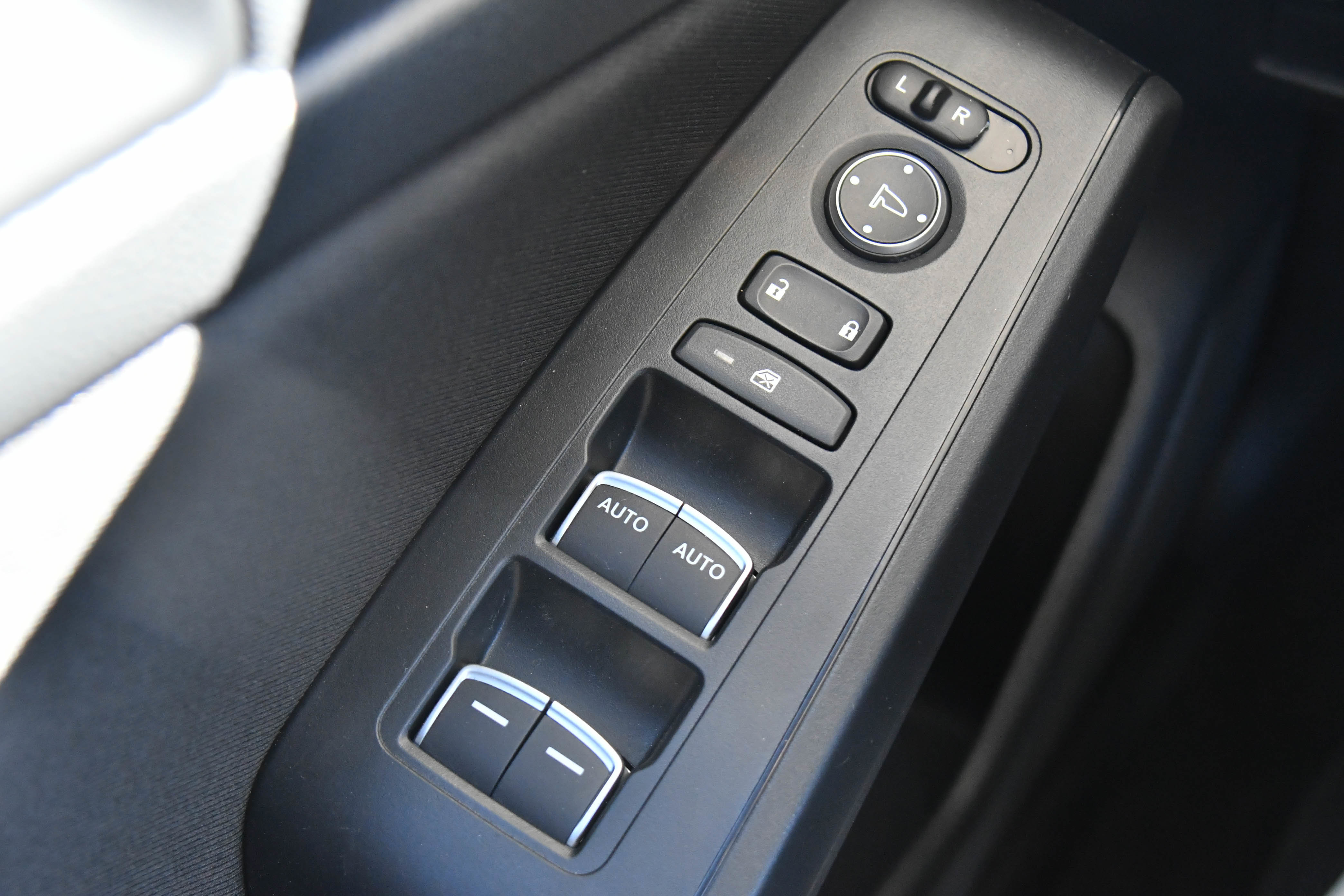 Used 2025 Honda Civic Sport image 32