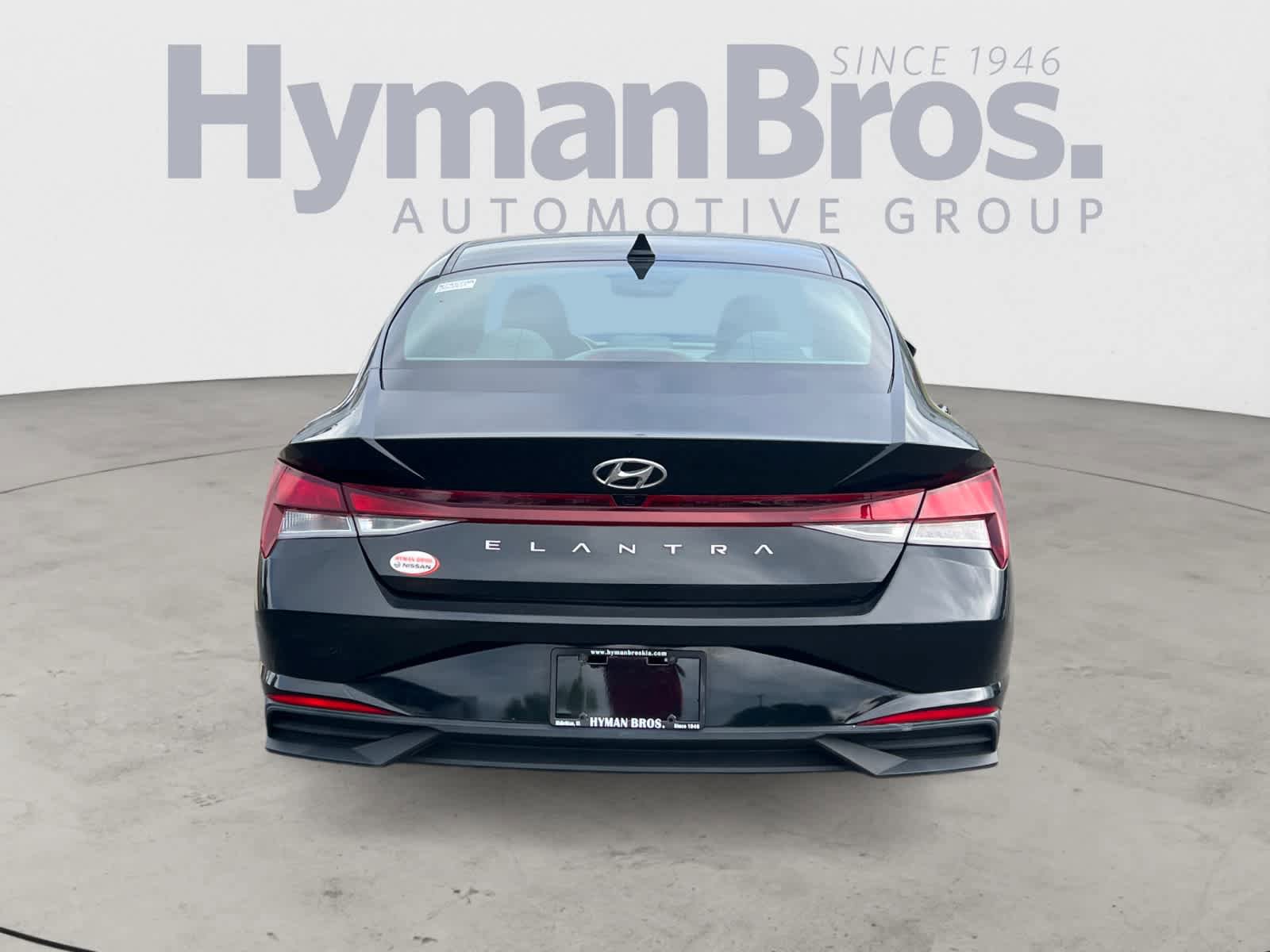 Used 2022 Hyundai Elantra SEL w/ Convenience Package FWD image 4