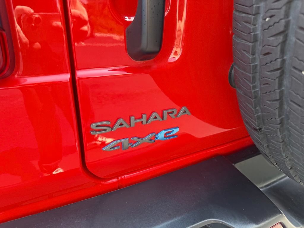 Used 2025 Jeep Wrangler Unlimited Sahara w/ Safety Group AWD/4WD image 47