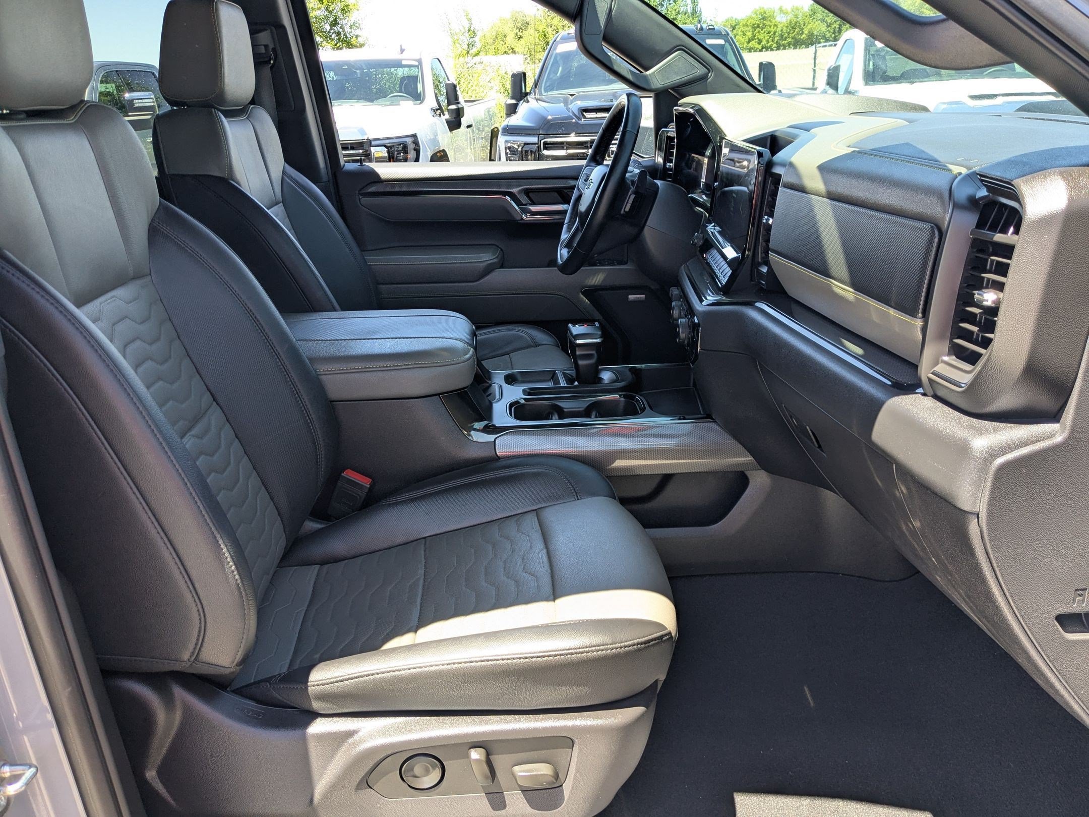 Certified 2024 Chevrolet Silverado 1500 ZR2 w/ Technology Package AWD/4WD image 31