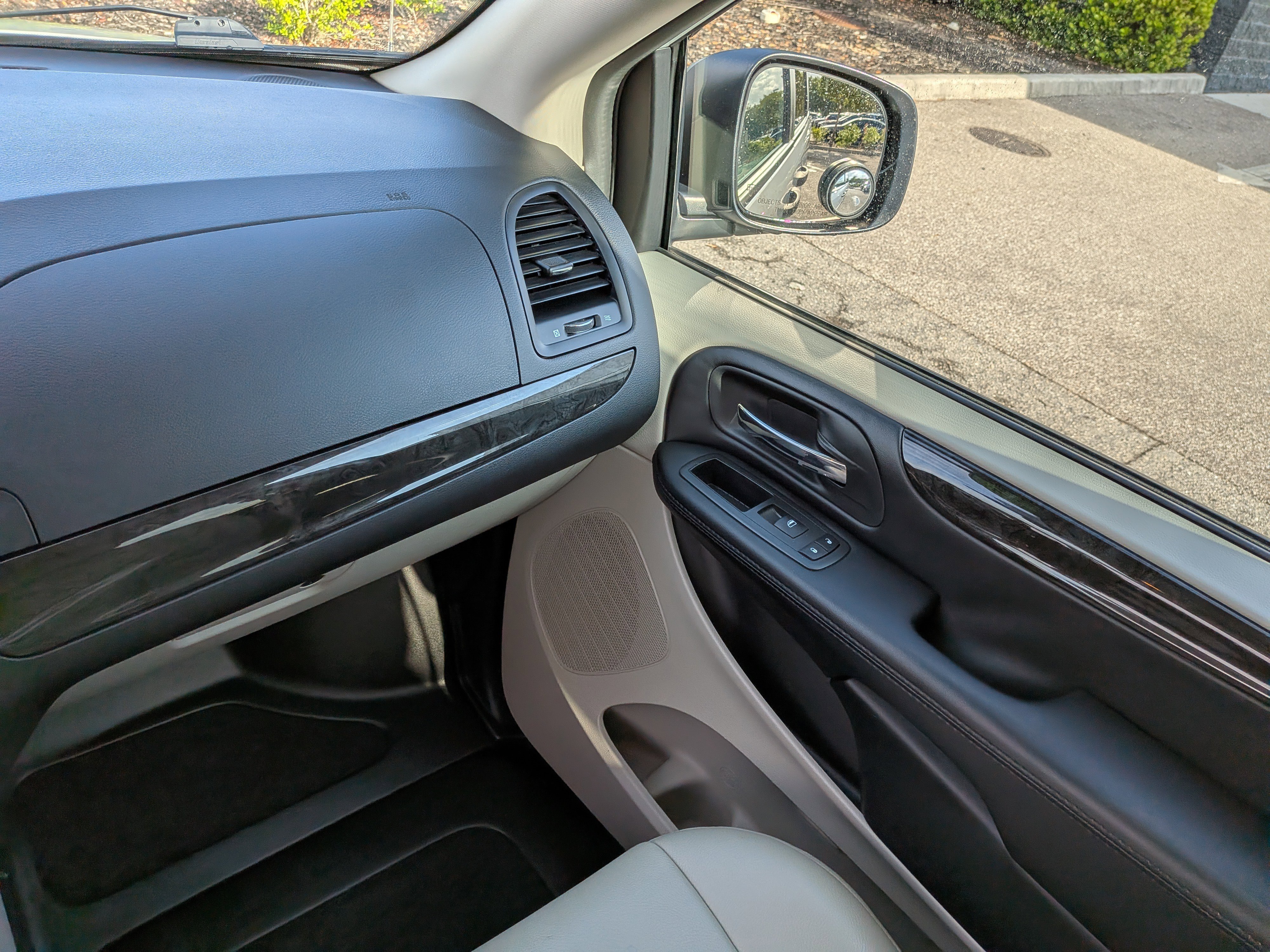 Used 2019 Dodge Grand Caravan SE w/ Power Convenience Group I FWD image 17