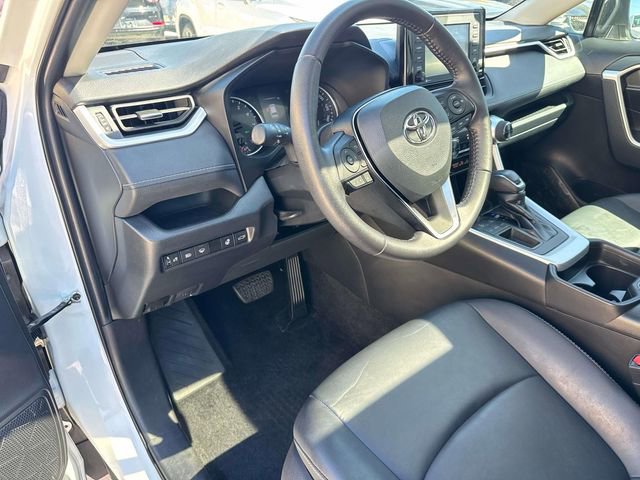 Used 2021 Toyota RAV4 XLE Premium image 17