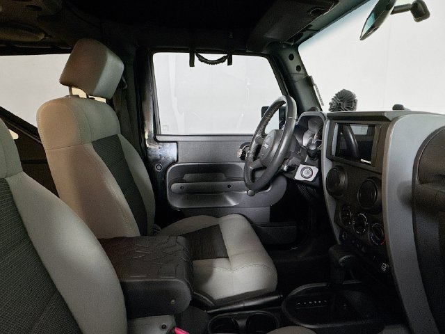 Used 2010 Jeep Wrangler Rubicon w/ Trailer Tow Group AWD/4WD image 19