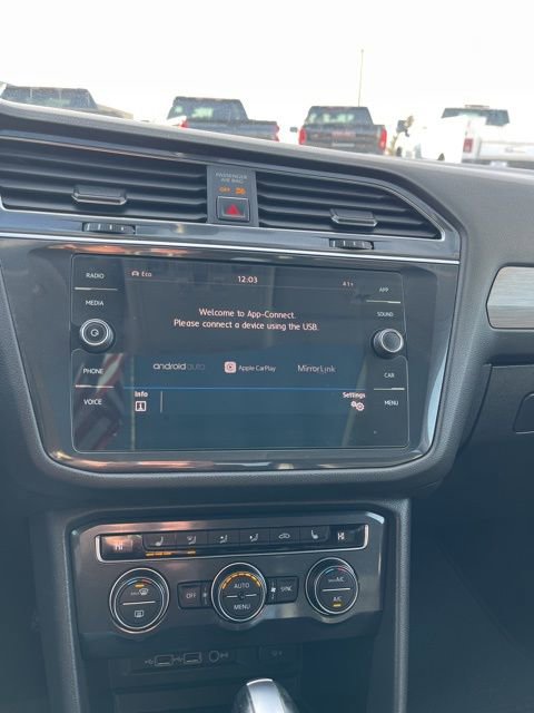 Used 2018 Volkswagen Tiguan SE image 39