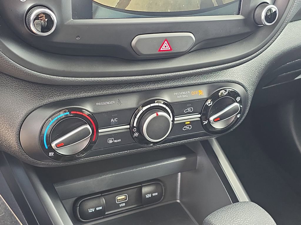 Certified 2025 Kia Soul LX image 24