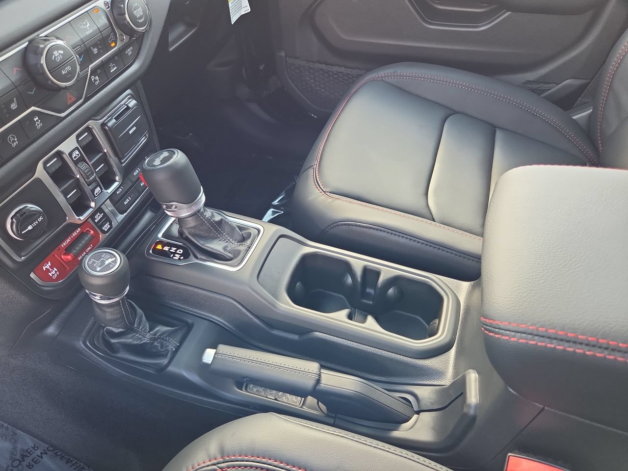 New 2027 Jeep Wrangler Unlimited Rubicon AWD/4WD image 17