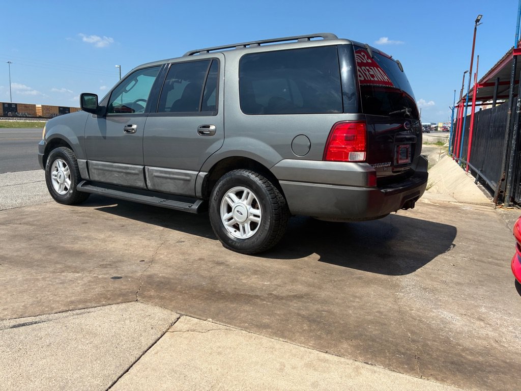 Used 2005 Ford Expedition XLT AWD/4WD image 19