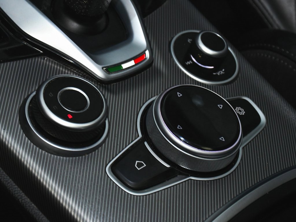 Used 2023 Alfa Romeo Stelvio Veloce image 44