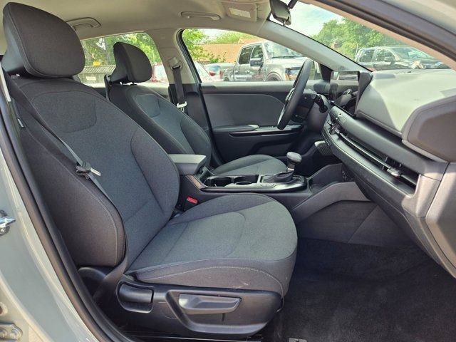Used 2025 Kia K4 LXS image 29