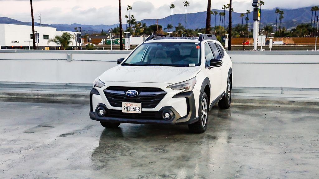 Used 2025 Subaru Outback Premium image 4
