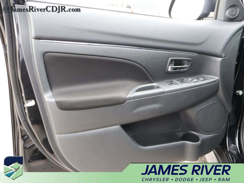 Used 2025 Mitsubishi Outlander Sport LE AWD/4WD image 40