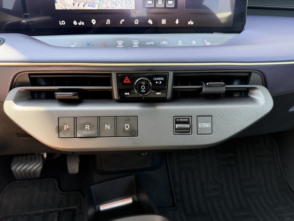 Used 2026 Nissan Leaf Platinum+ w/ Floor Mat Package (Platinum+) FWD image 25