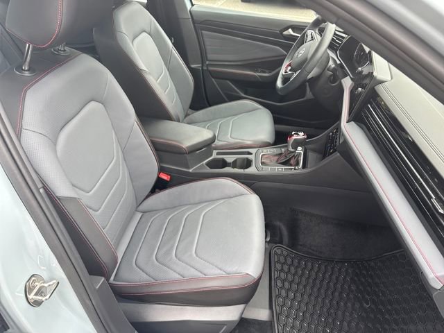 Certified 2025 Volkswagen Jetta GLI Autobahn w/ GLI Black Package image 33