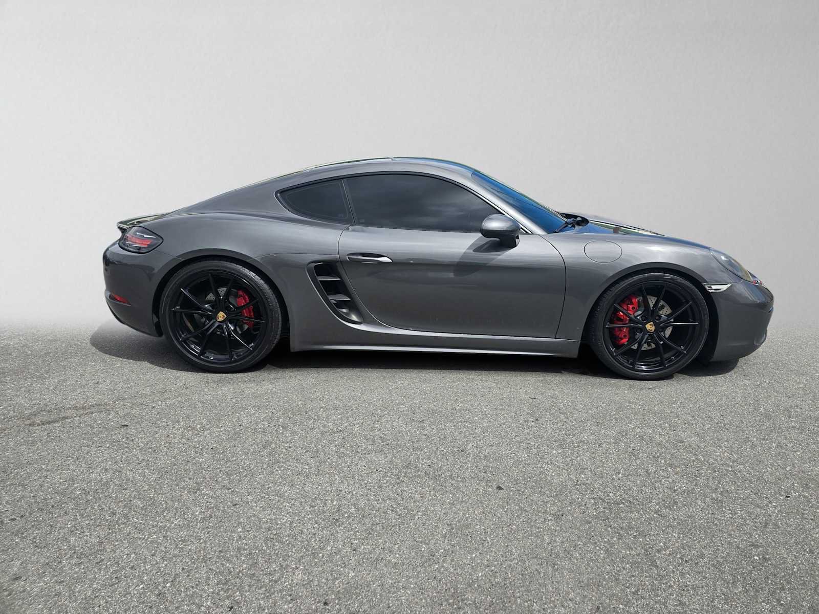 Used 2017 Porsche 718 Cayman S RWD image 6