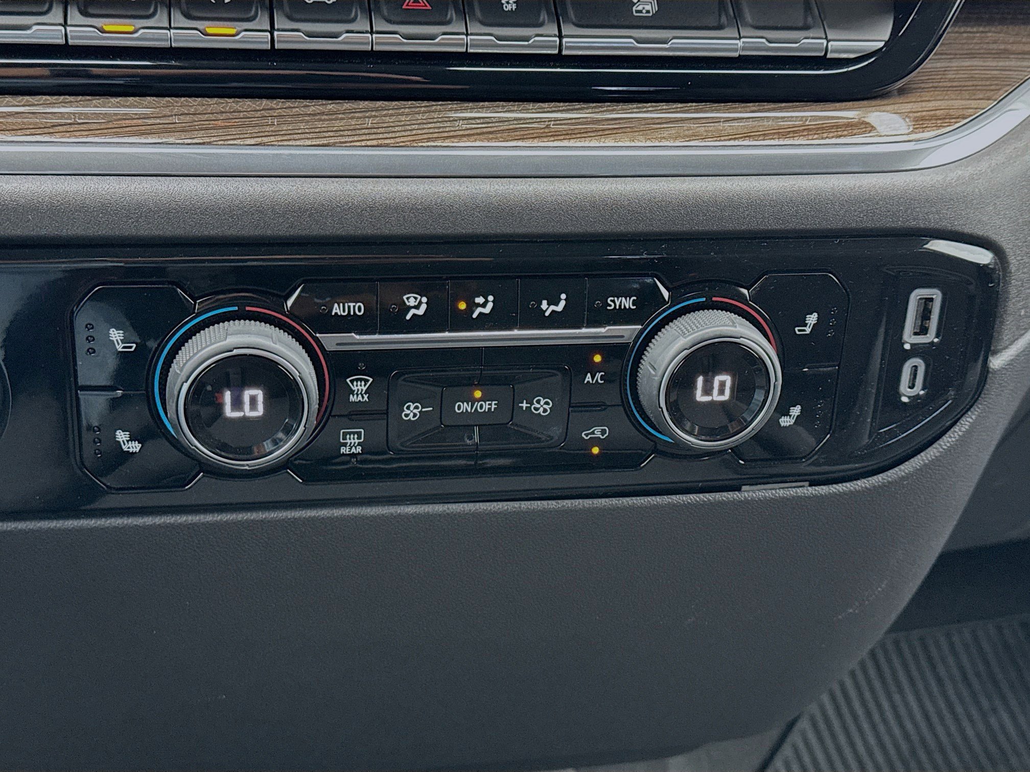 Used 2024 Chevrolet Silverado 1500 LT image 12