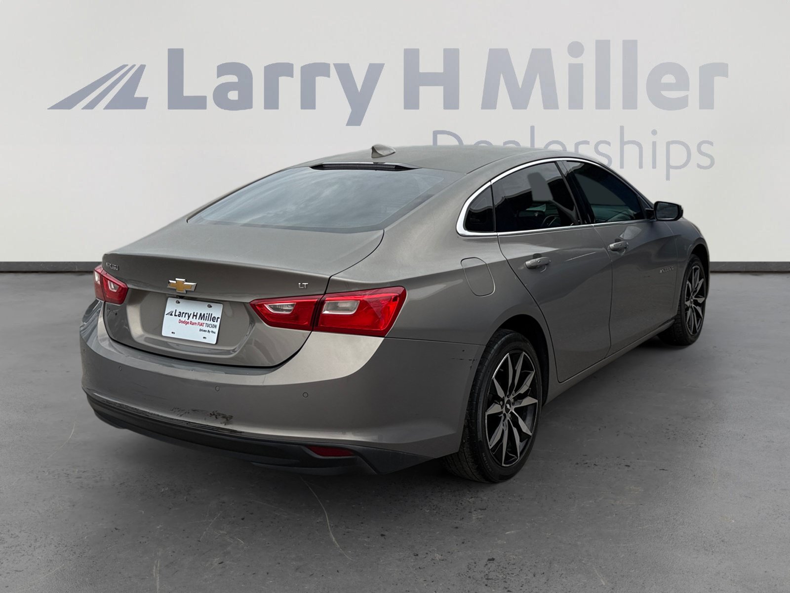 Used 2017 Chevrolet Malibu LT w/ Leather Package FWD image 5