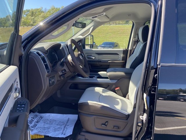 New 2026 RAM 3500 Laramie w/ Max Tow Package image 16