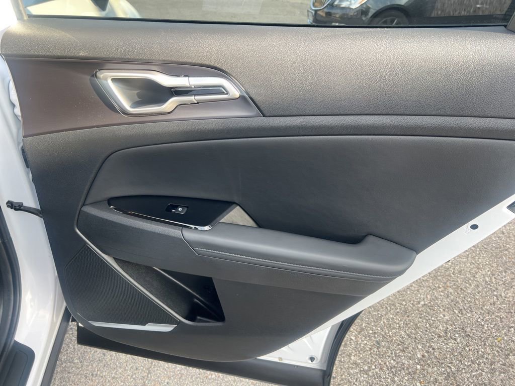 Certified 2025 Kia Sportage EX image 16