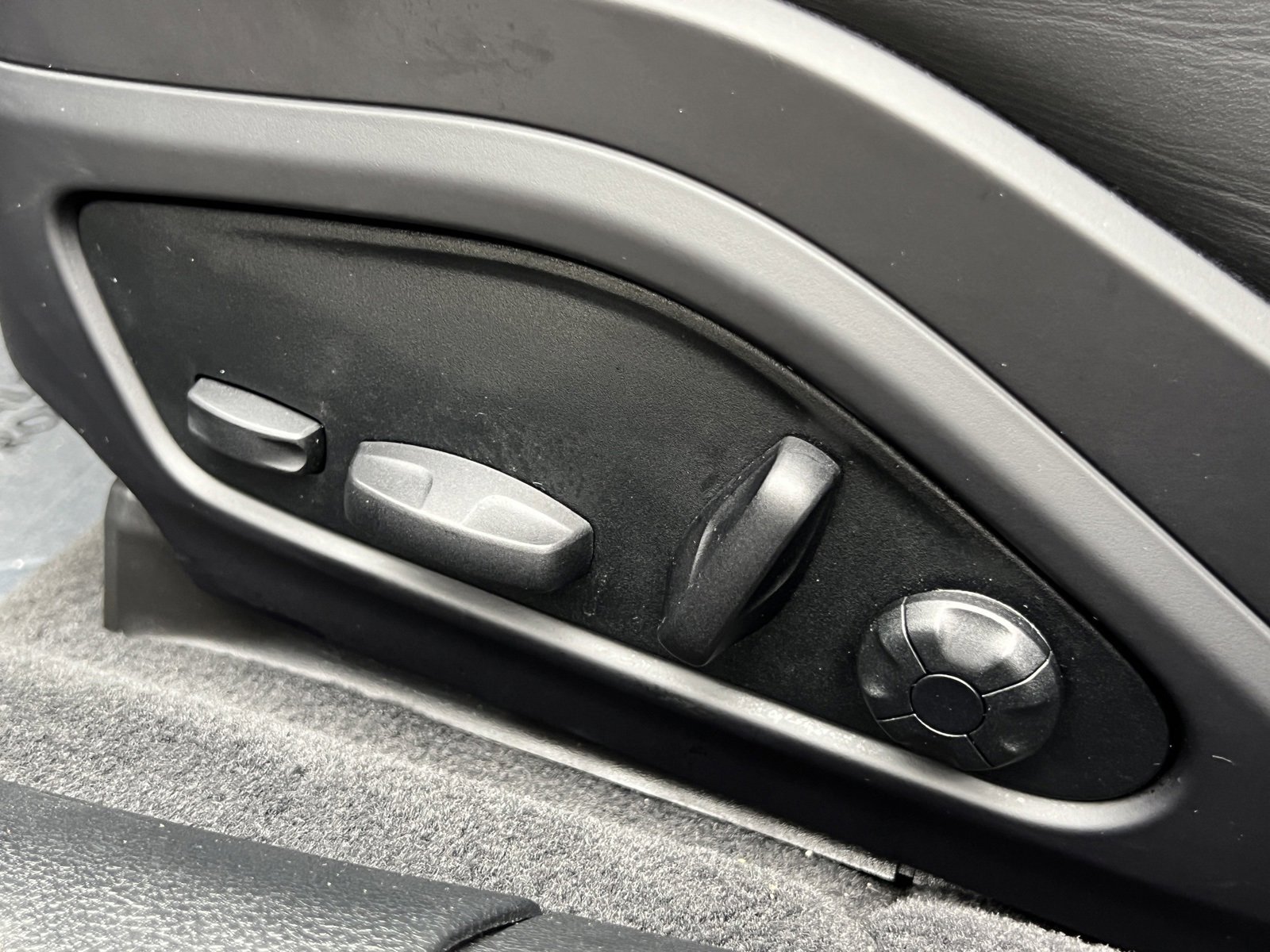 Certified 2025 Porsche Panamera 4 image 31