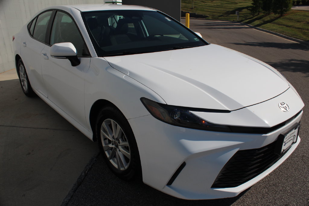 Used 2025 Toyota Camry LE FWD image 11