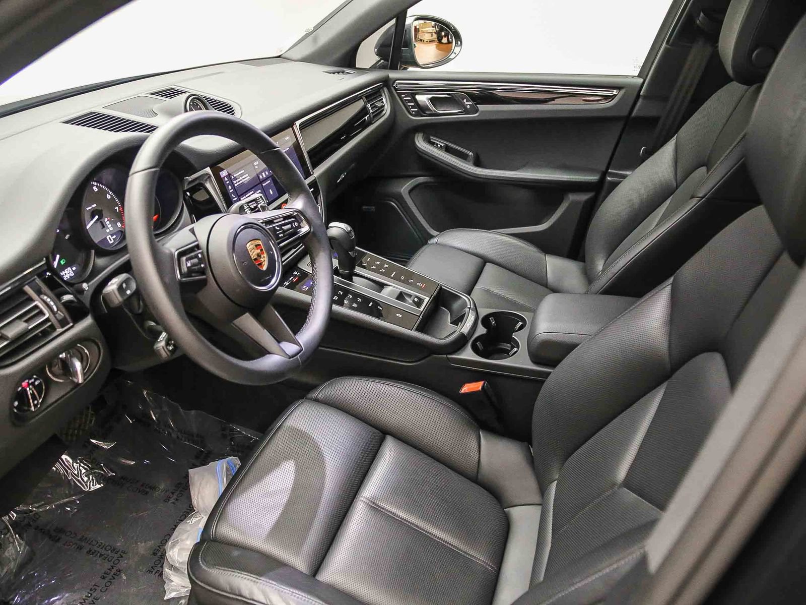 Certified 2025 Porsche Macan S AWD/4WD image 8