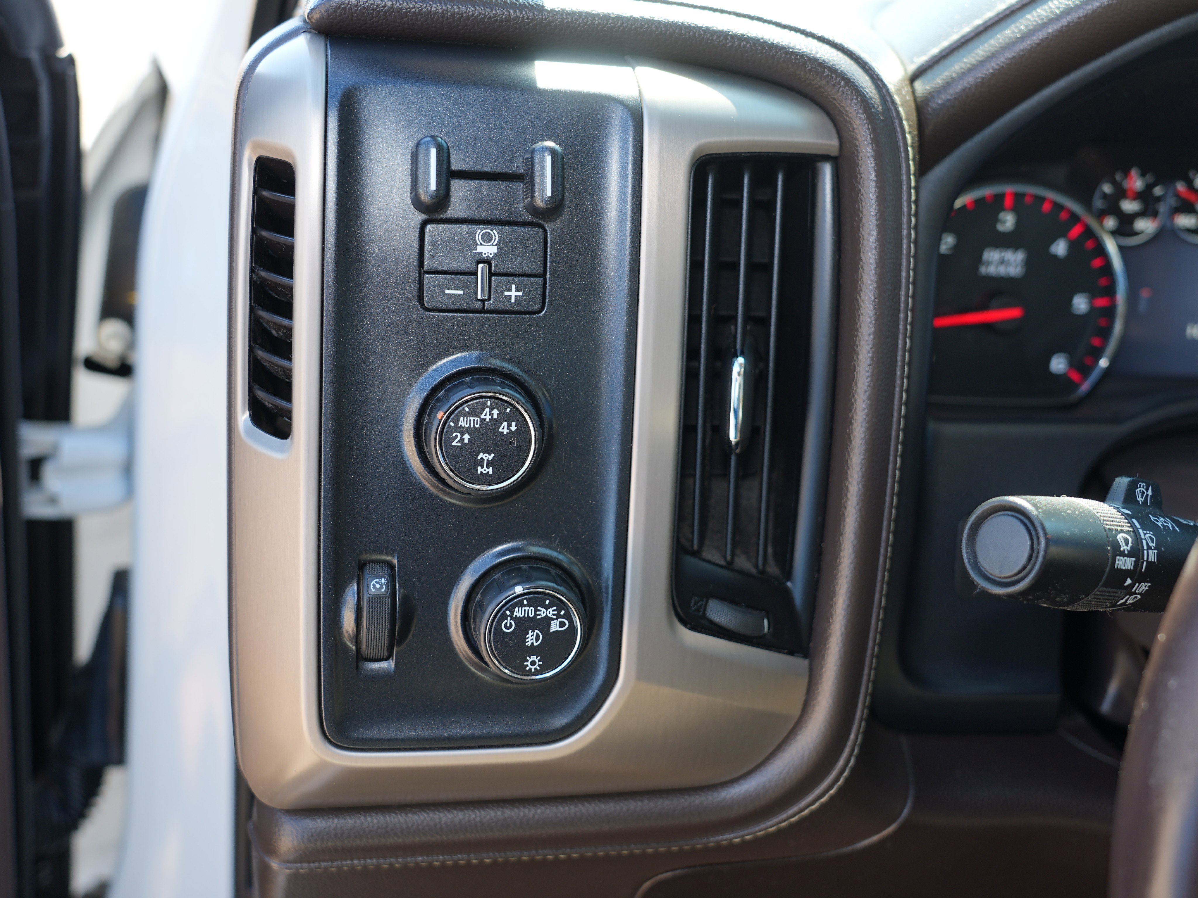 Used 2016 GMC Sierra 1500 Denali AWD/4WD image 18