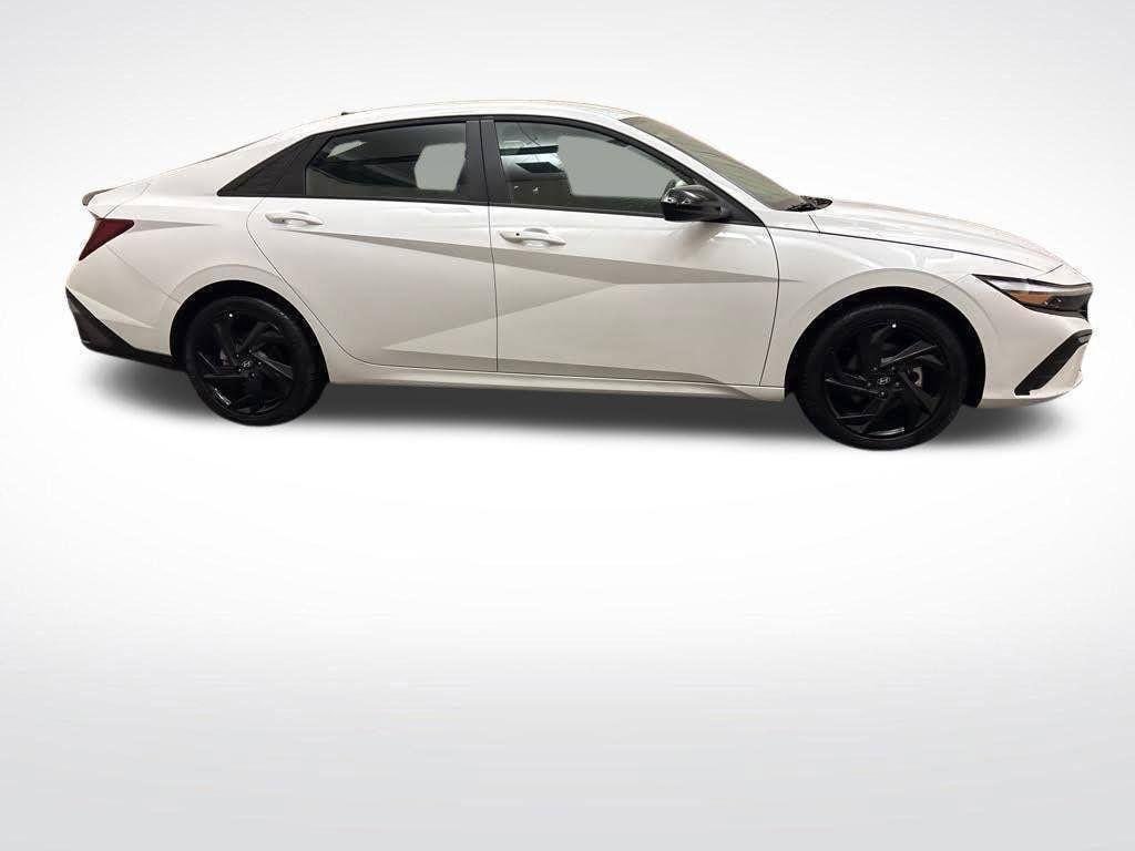 New 2026 Hyundai Elantra SEL Sport Premium FWD image 4
