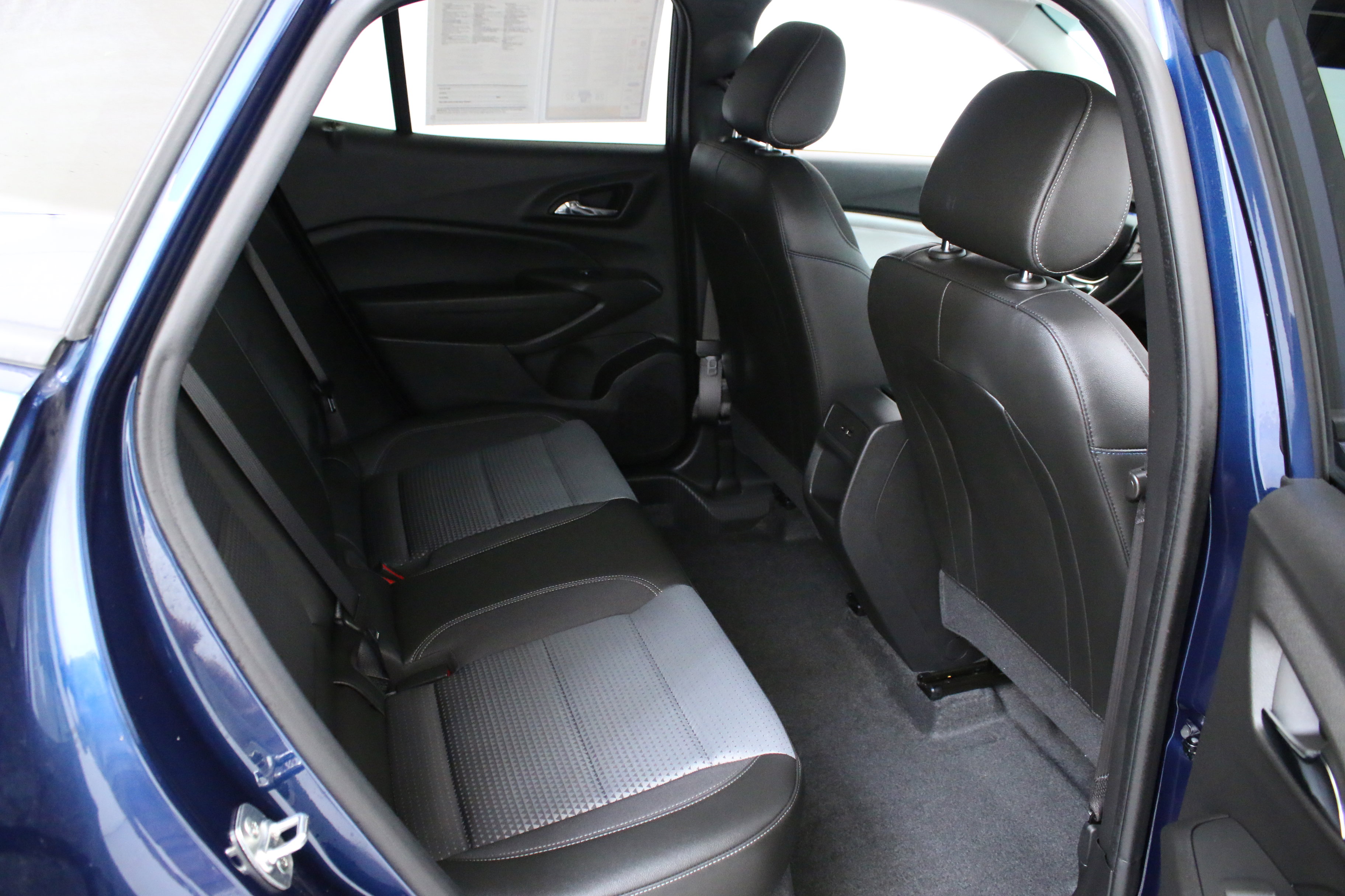 Used 2024 Chevrolet Trax LT w/ Driver Confidence Package FWD image 28
