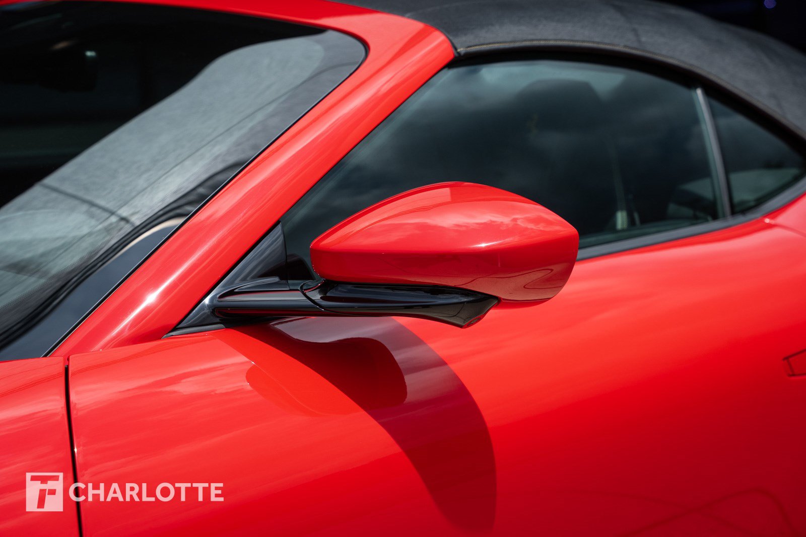 Used 2024 Ferrari Roma Spider RWD image 9