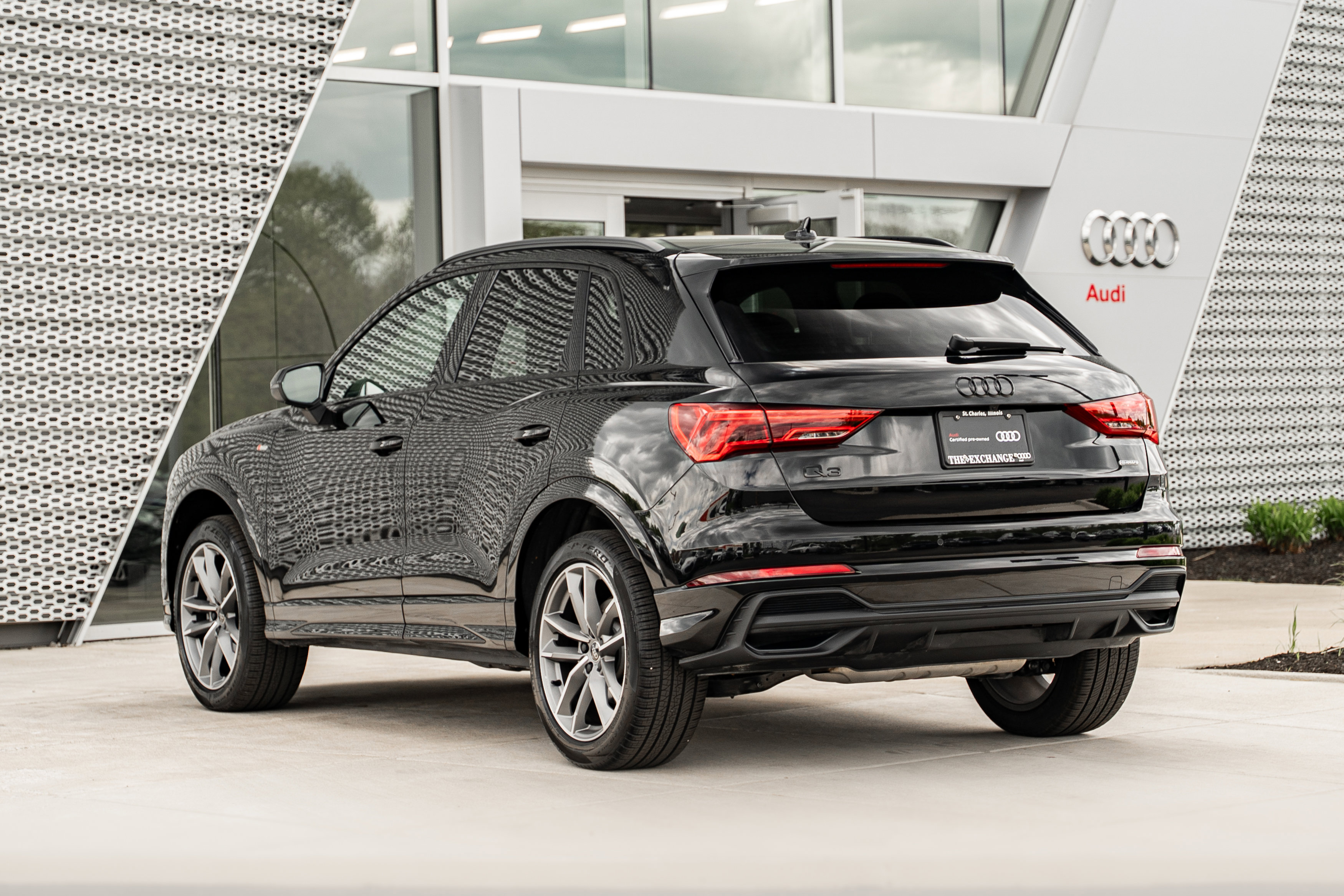 Certified 2025 Audi Q3 2.0T Premium w/ Convenience Package AWD/4WD image 5