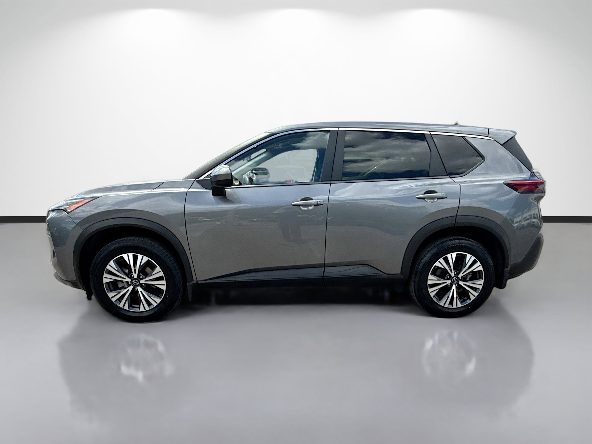 Used 2023 Nissan Rogue SV image 6