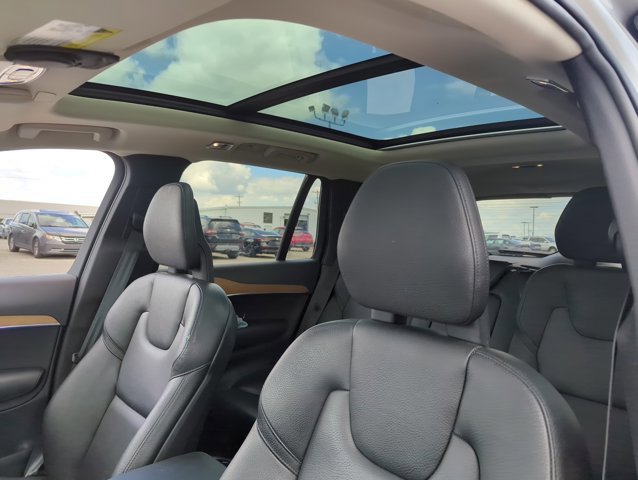 Used 2022 Volvo XC90 T6 Momentum w/ Advanced Package image 24